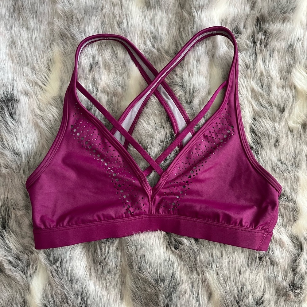 Victoria Sport | Laser Cut Strappy Sports Bra sz small S - Picture 2 of 4